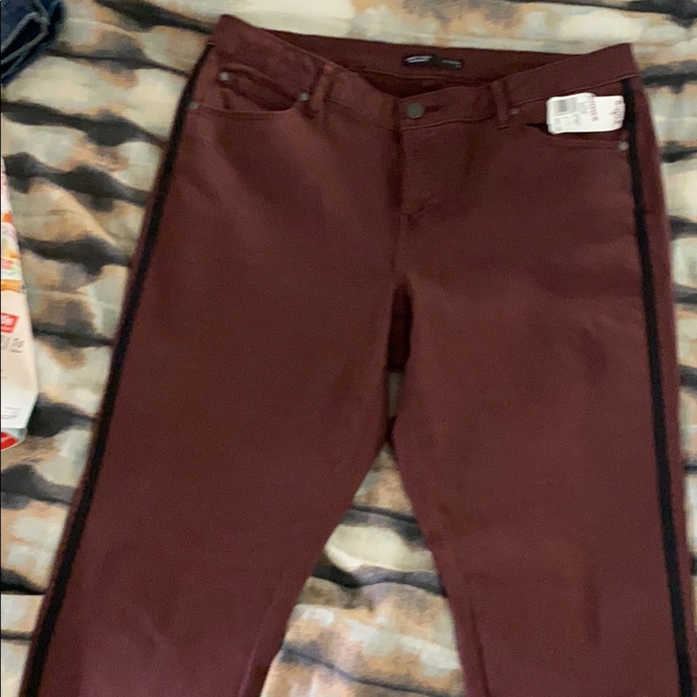 Simply Vera wang skinny black striped dark burgund